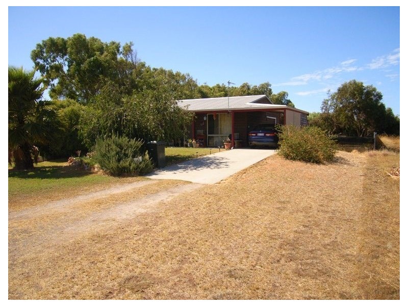 9 Massingham Place, Dongara WA 6525