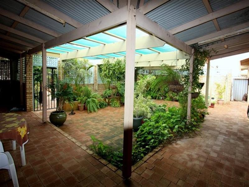 6 Delmage Street, Dongara WA 6525