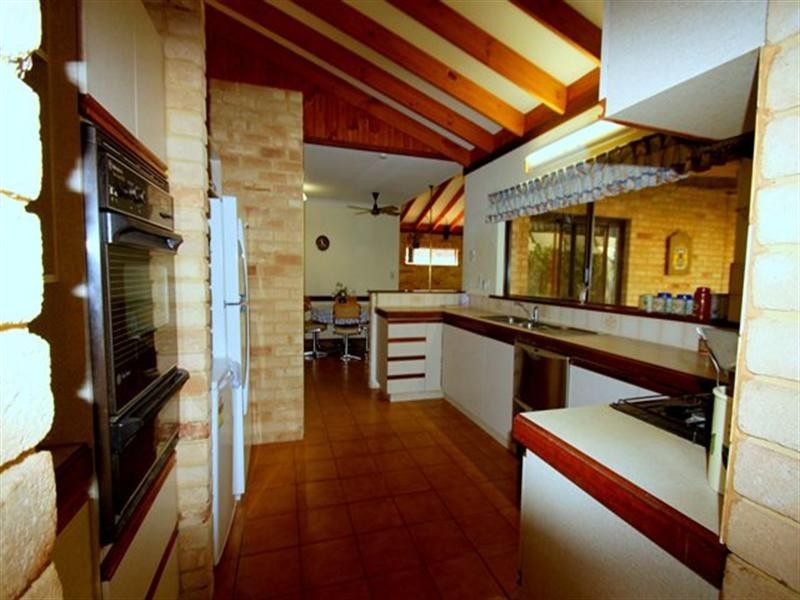 6 Delmage Street, Dongara WA 6525