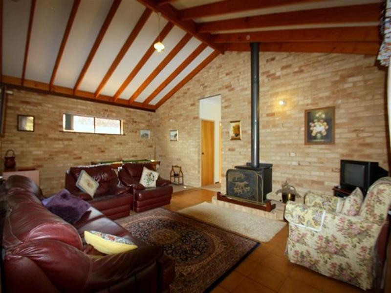 6 Delmage Street, Dongara WA 6525