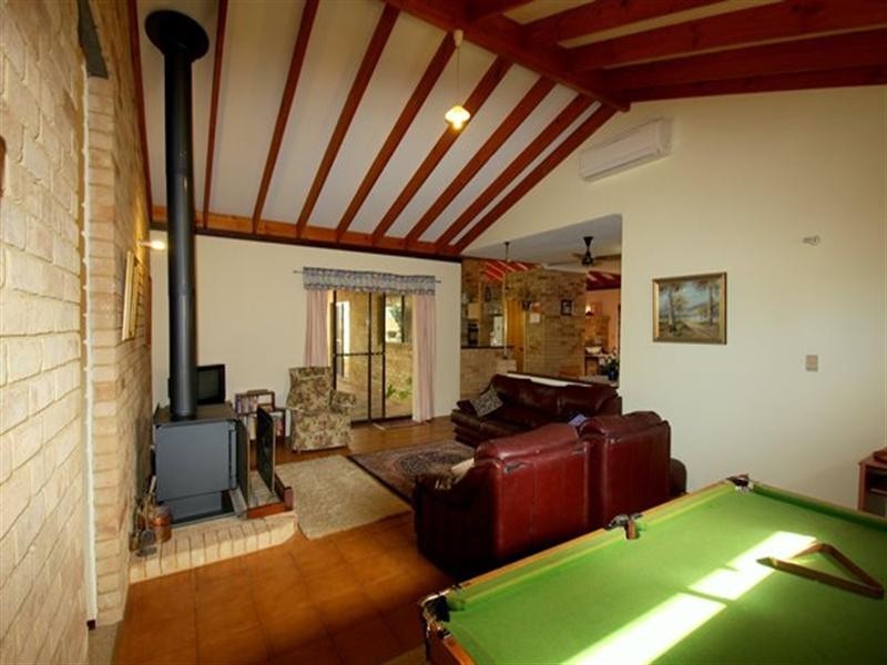 6 Delmage Street, Dongara WA 6525