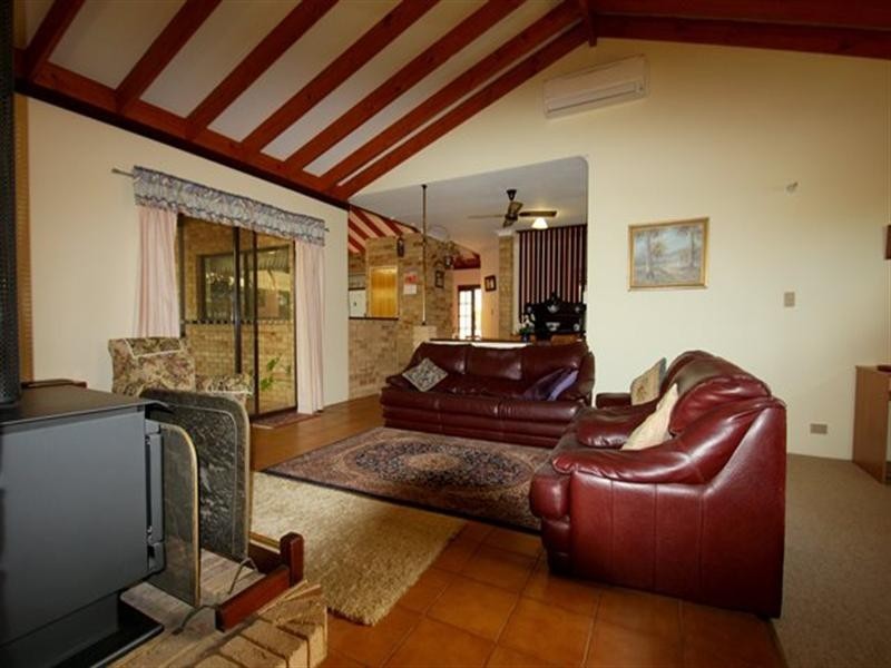 6 Delmage Street, Dongara WA 6525