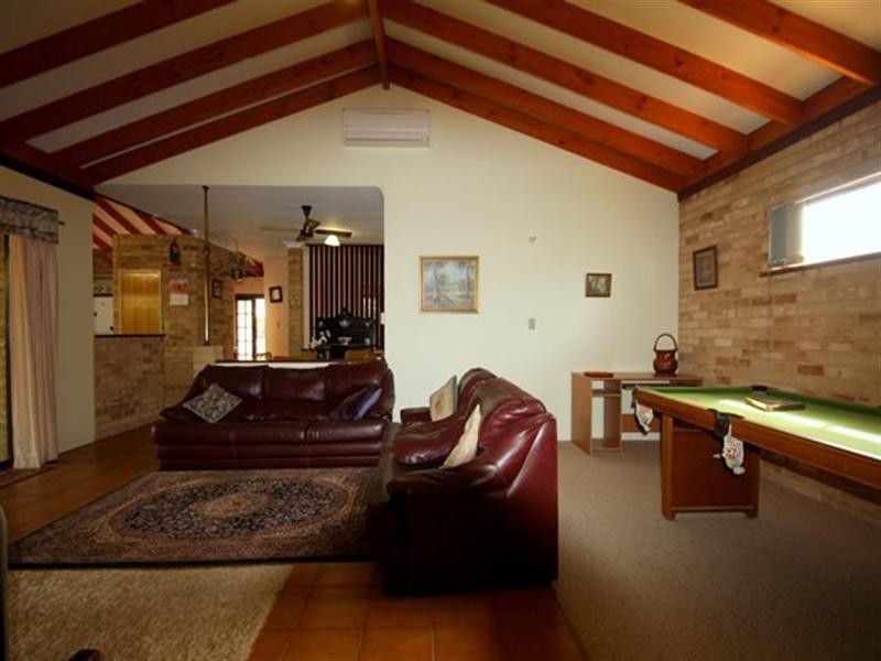 6 Delmage Street, Dongara WA 6525