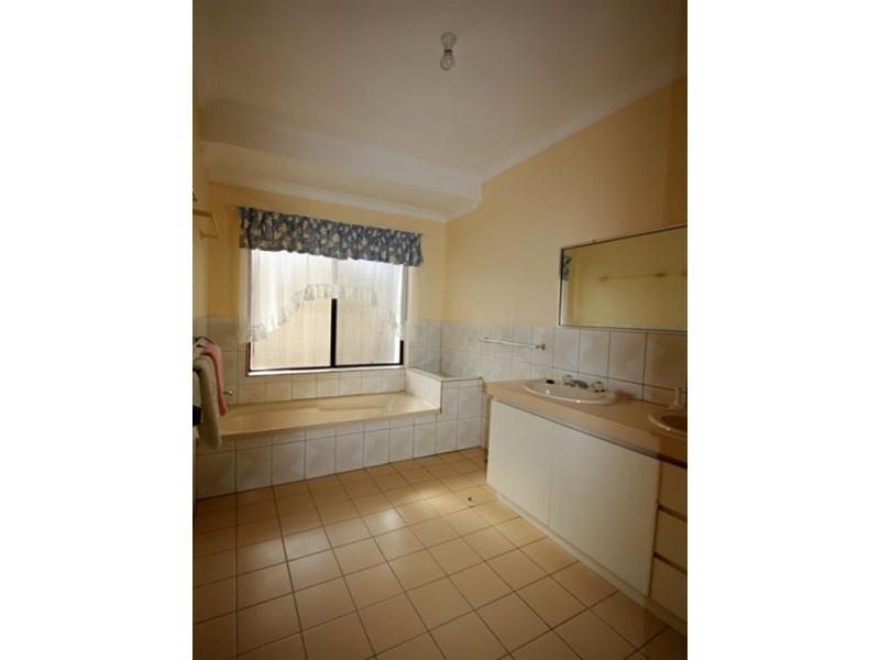 6 Delmage Street, Dongara WA 6525