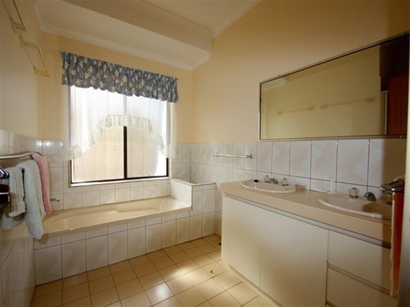 6 Delmage Street, Dongara WA 6525