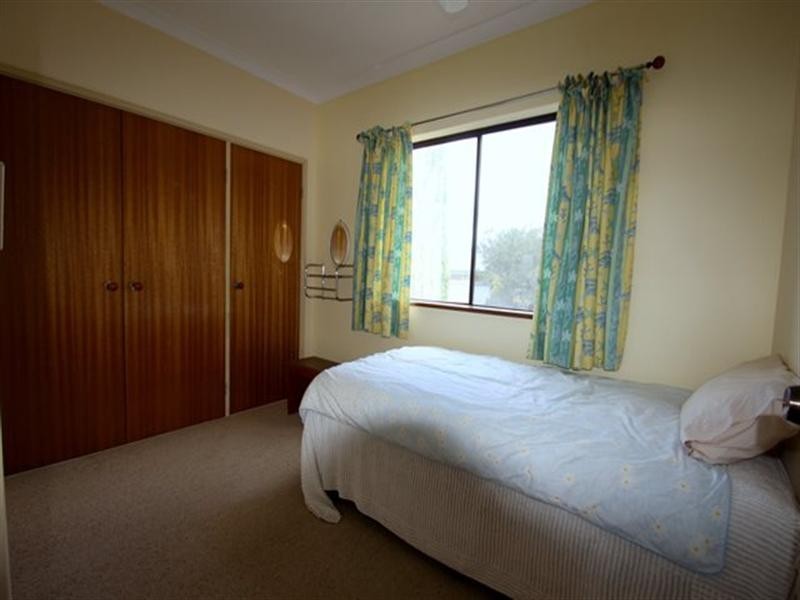 6 Delmage Street, Dongara WA 6525