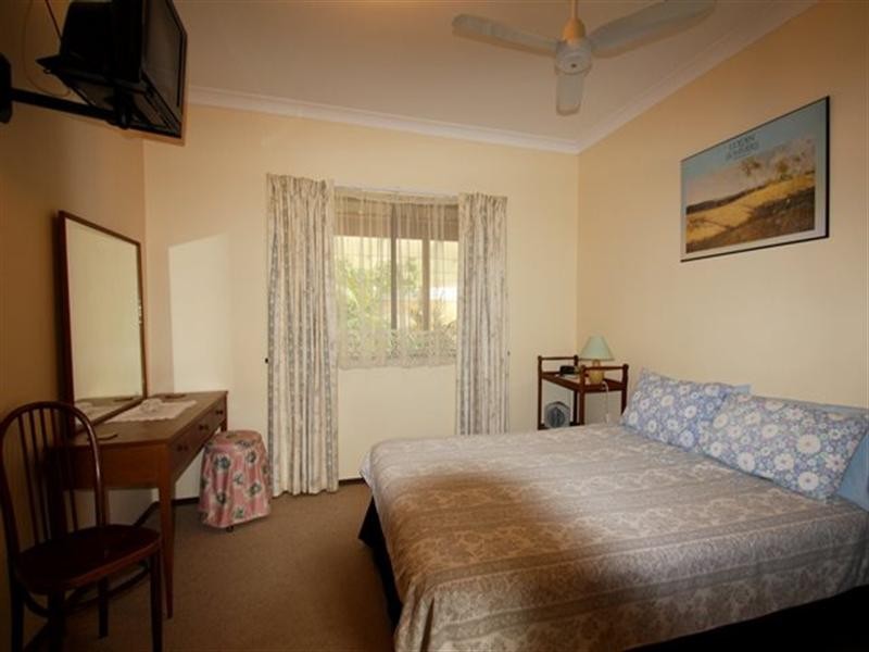 6 Delmage Street, Dongara WA 6525