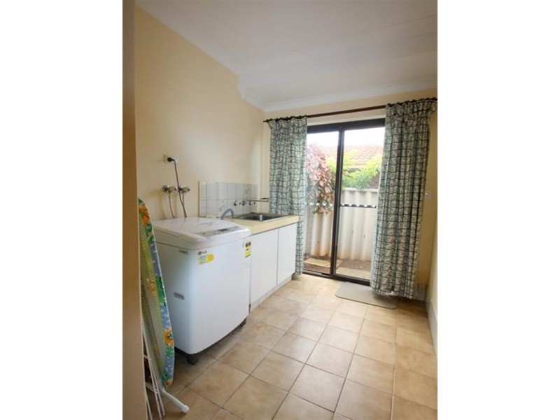 6 Delmage Street, Dongara WA 6525