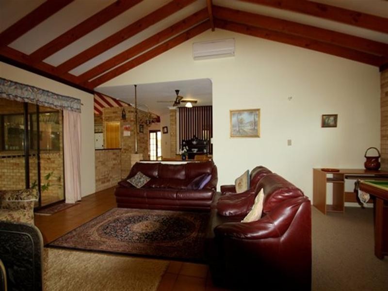 6 Delmage Street, Dongara WA 6525