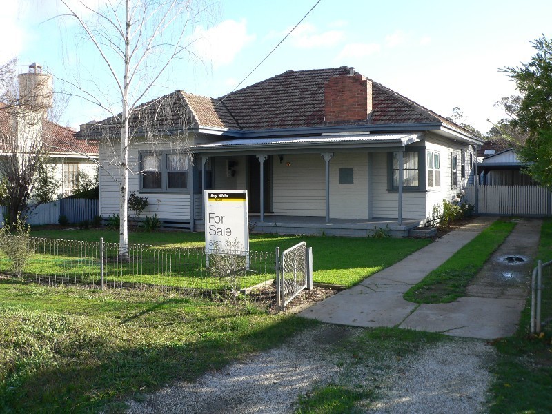 16 Moore Street, Benalla VIC 3672
