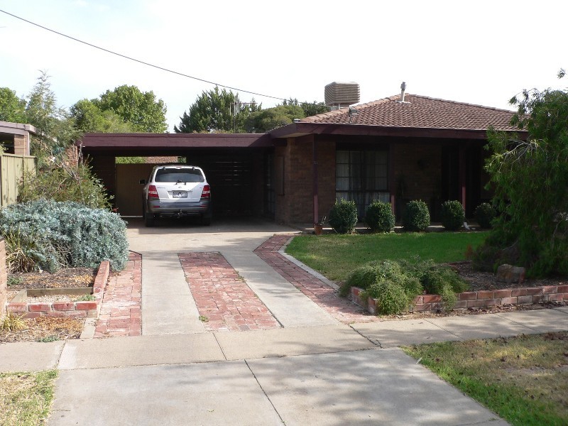 13 Helms Court, Benalla VIC 3672