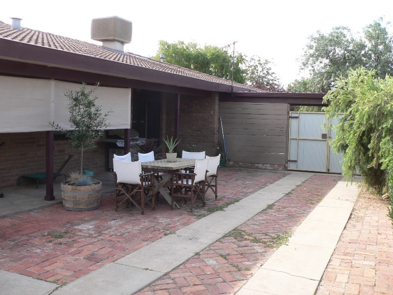 13 Helms Court, Benalla VIC 3672