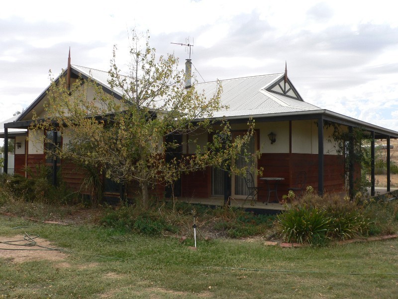 Crn Yarrawonga Farnley Road, Benalla VIC 3672