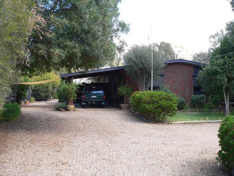93 Halls Road, Benalla VIC 3672