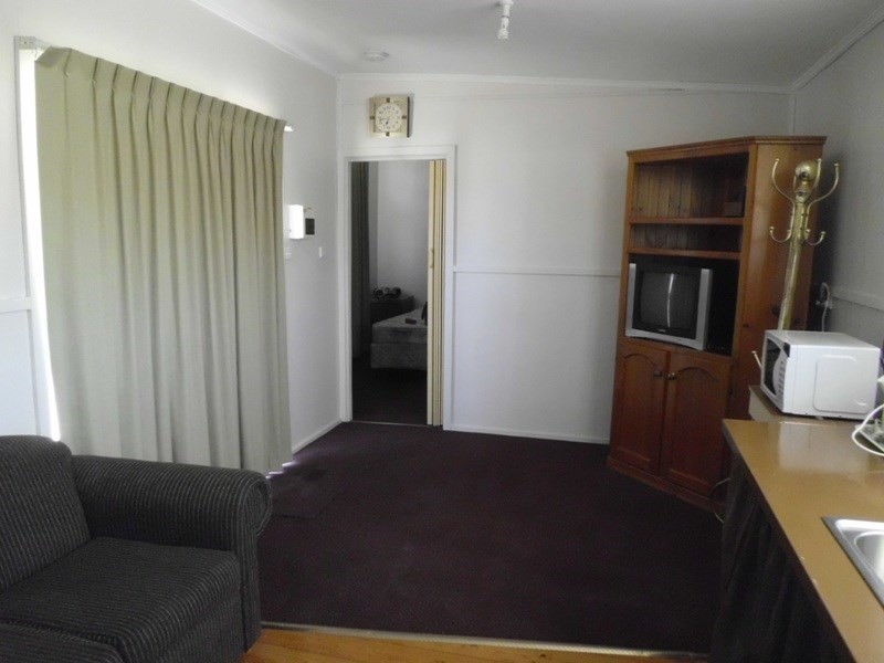 271 (Bungalow) High Street, Nagambie VIC 3608