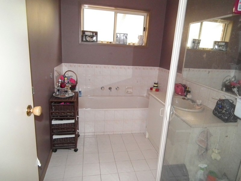 34 Monash Drive, Seymour VIC 3660