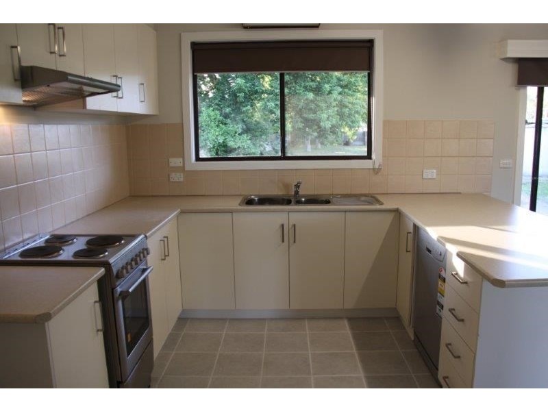 10 Pinniger Street, Avenel VIC 3664