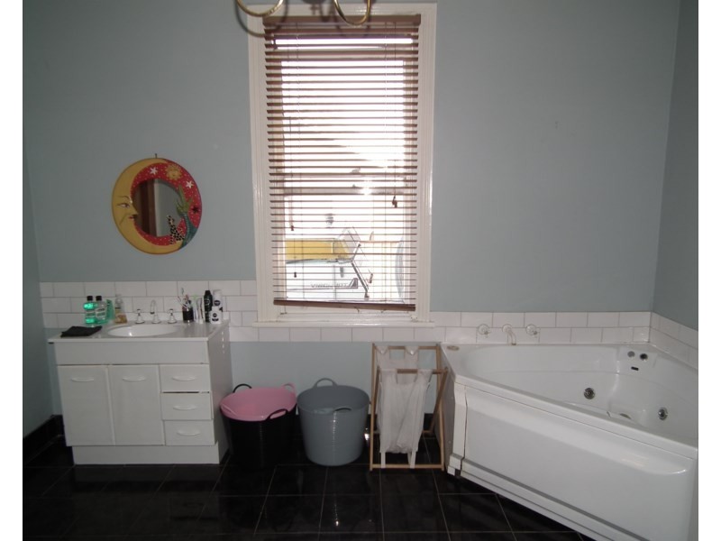 2A Murchison Road, Avenel VIC 3664