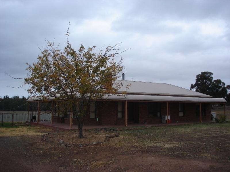 64 McMiekens Road, Nalinga VIC 3646