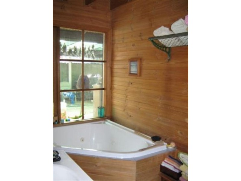 52 Mt Bernard Lane, Avenel VIC 3664