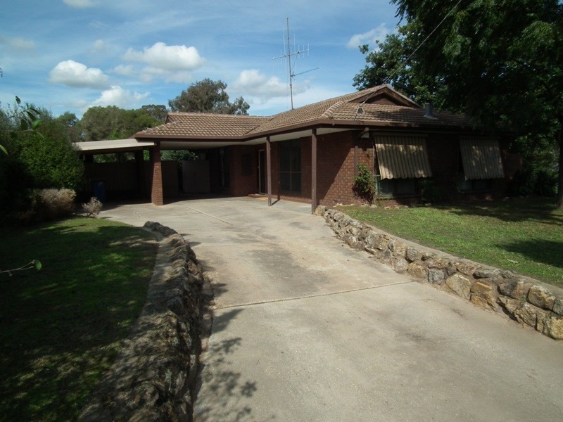 8 Longwood Road, Avenel VIC 3664