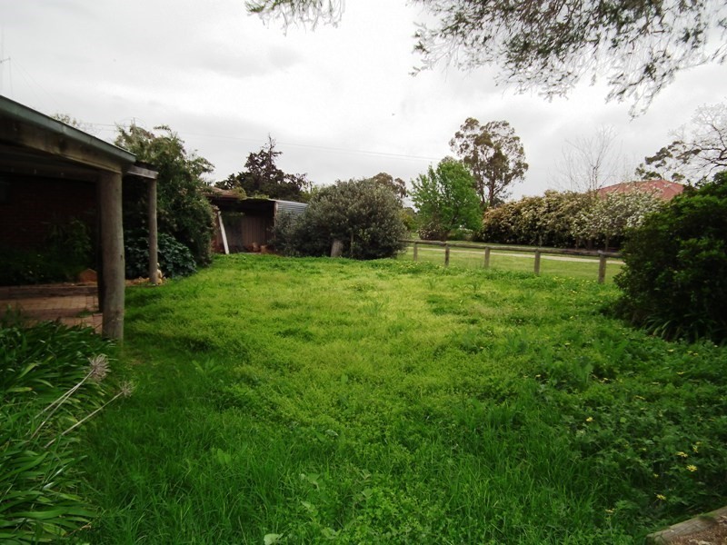 8 Longwood Road, Avenel VIC 3664