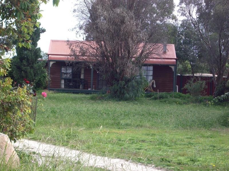 12 Gillespie Street, Tabilk VIC 3607