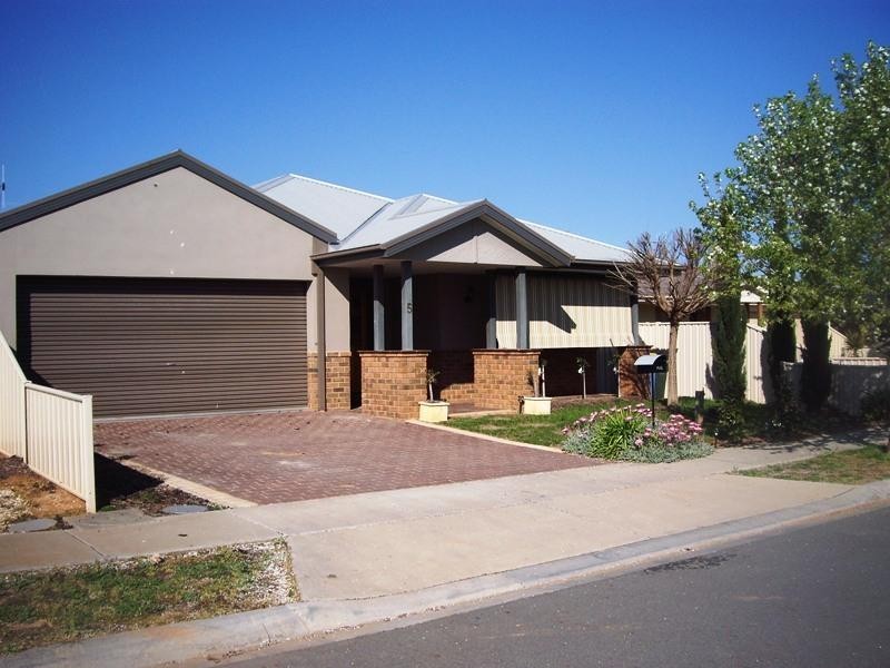 1/5 Helena, Nagambie VIC 3608