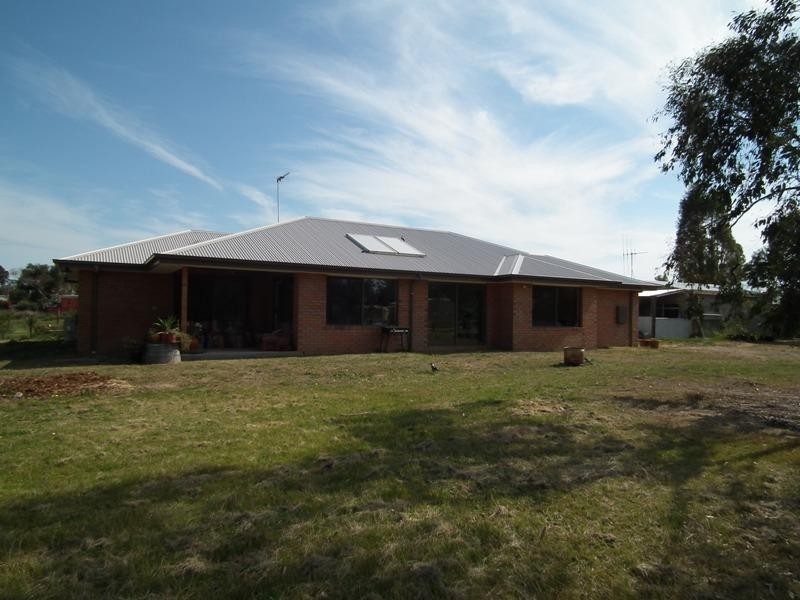 18 Longwood Road, Avenel VIC 3664