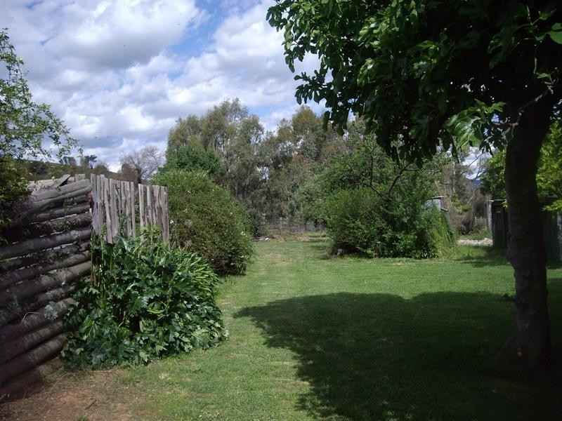 8 Longwood Road, Avenel VIC 3664