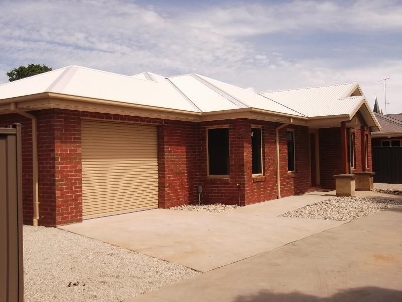 2/11 Vine Street, Nagambie VIC 3608