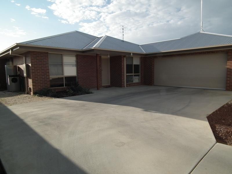 2/14 Lotus Court, Nagambie VIC 3608