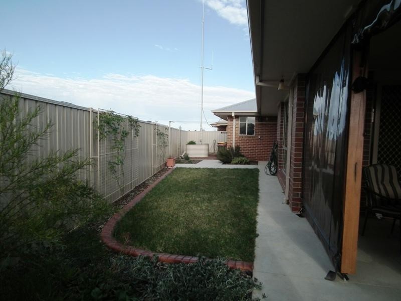 2/14 Lotus Court, Nagambie VIC 3608