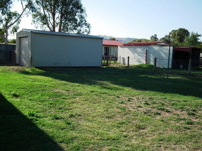 4 Henry Street, Avenel VIC 3664