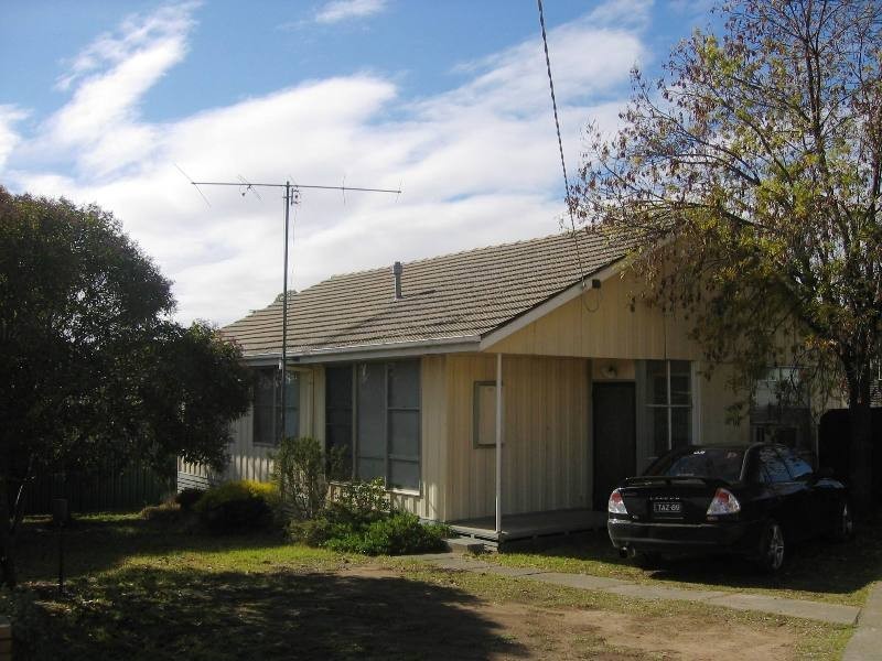 2 Sinclair Crescent, Seymour VIC 3660