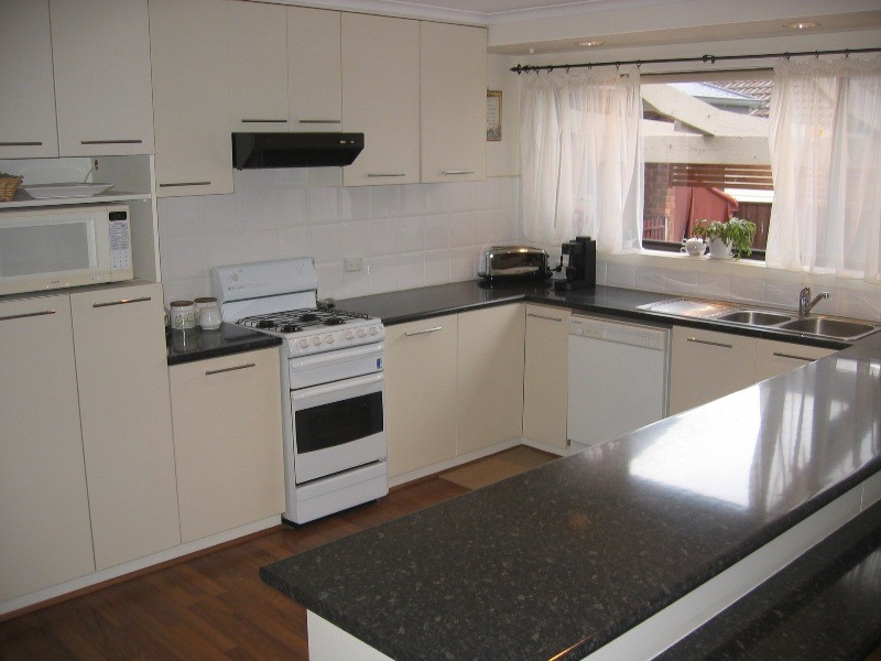 4 Avenel Road, Seymour VIC 3660