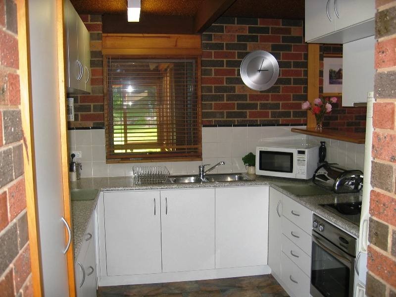 11 Priestley Crescent, Seymour VIC 3660