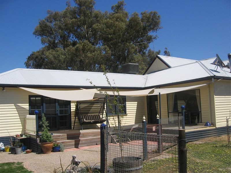 20 East West Halls Lane, Seymour VIC 3660