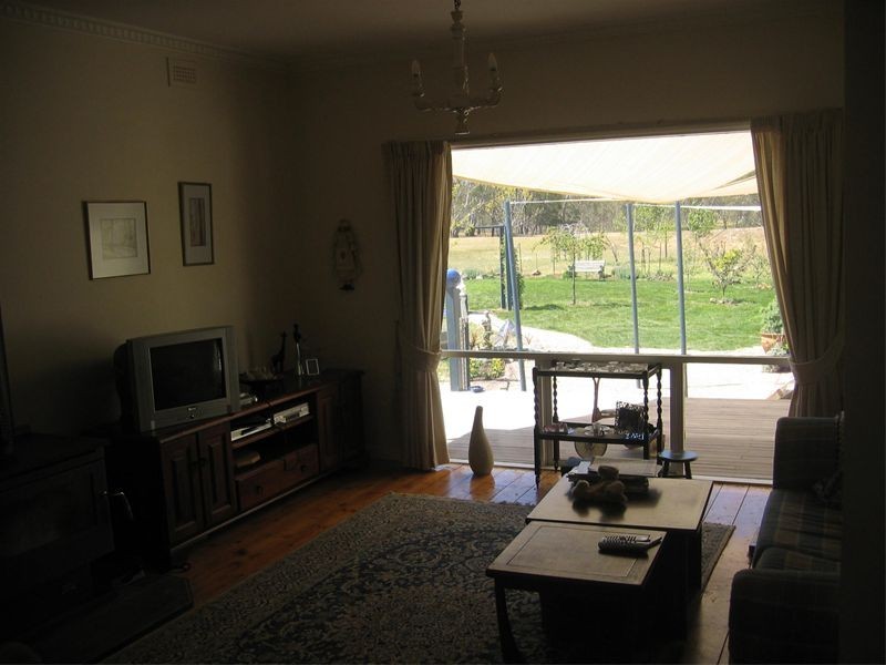 20 East West Halls Lane, Seymour VIC 3660