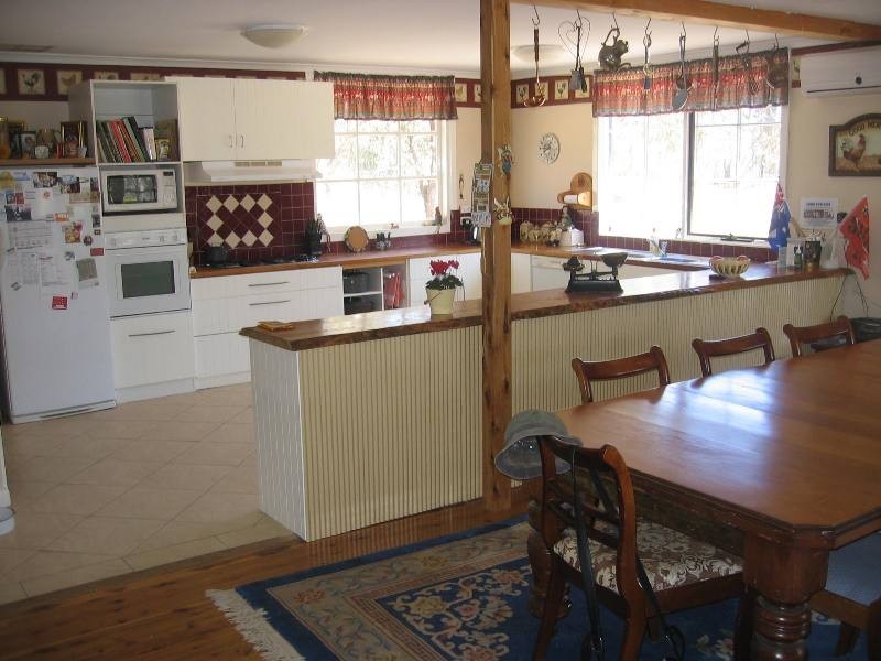 20 East West Halls Lane, Seymour VIC 3660