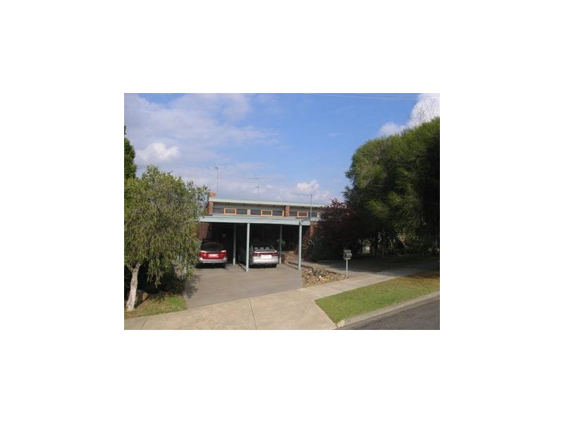 11 Priestley Crescent, Seymour VIC 3660