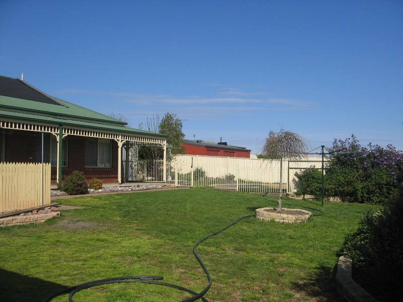 4 Doyle Crescent, Seymour VIC 3660