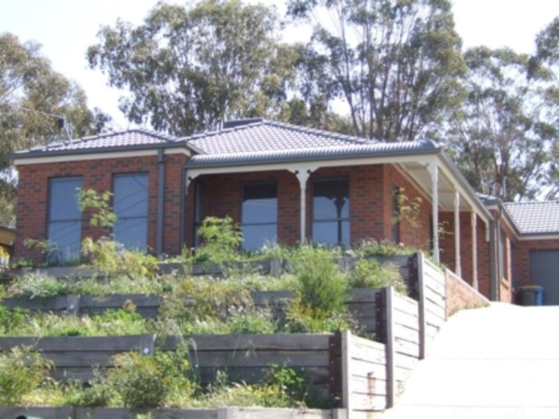 6 Clarey Avenue, Seymour VIC 3660