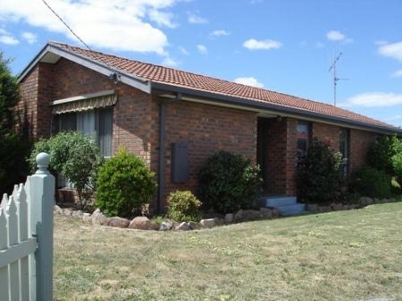 24 Avenel Road, Seymour VIC 3660