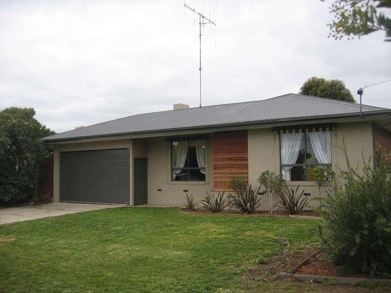 4 Avenel Road, Seymour VIC 3660