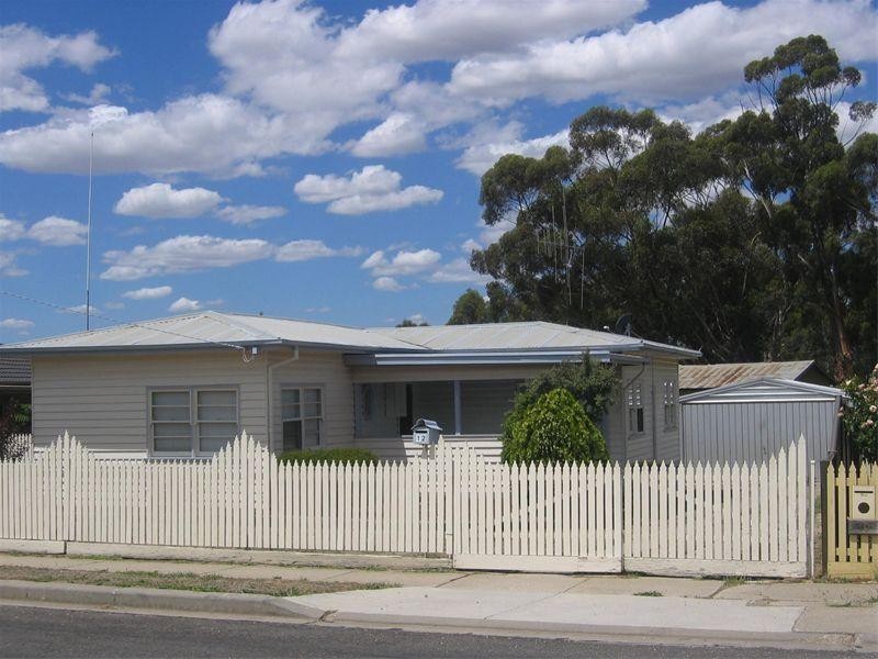 12 Redbank Road, Seymour VIC 3660