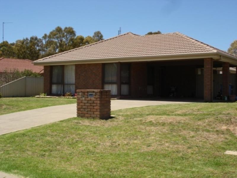 2 McClusky Court, Seymour VIC 3660