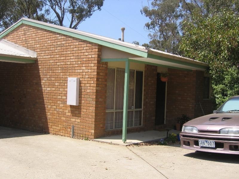 2/30 Clarey Avenue, Seymour VIC 3660