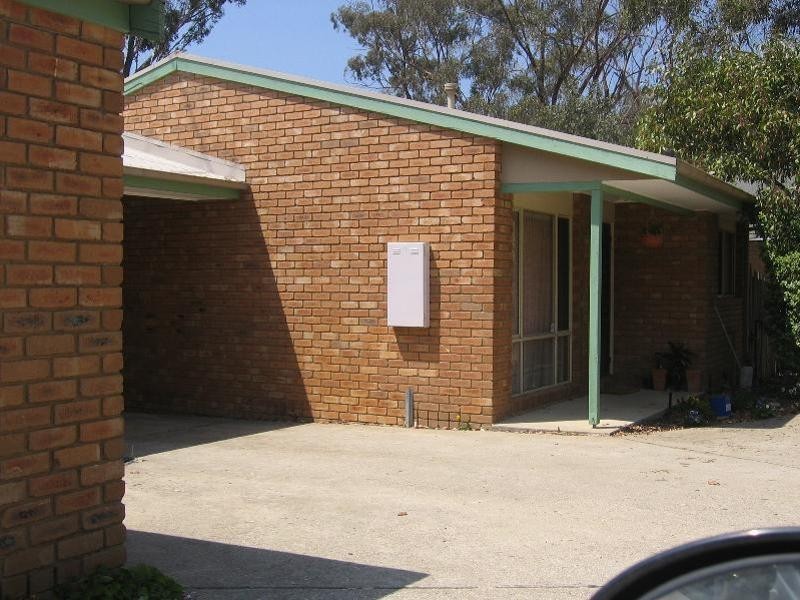 2/30 Clarey Avenue, Seymour VIC 3660