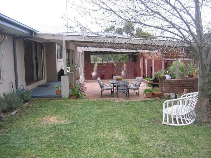 4 Avenel Road, Seymour VIC 3660